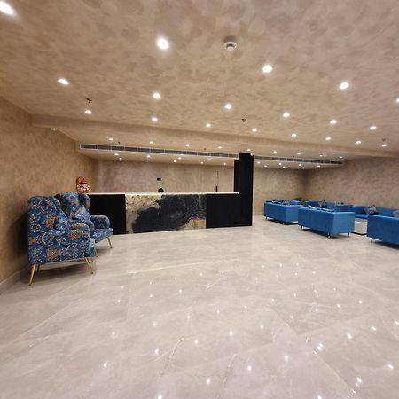 Dolphin Club Hotel Chinhat Екстериор снимка