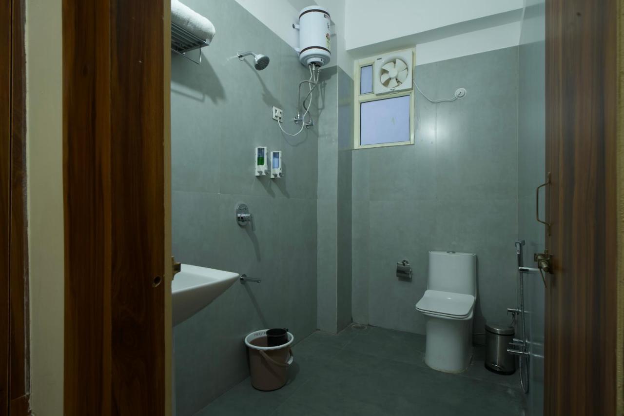 Dolphin Club Hotel Chinhat Екстериор снимка