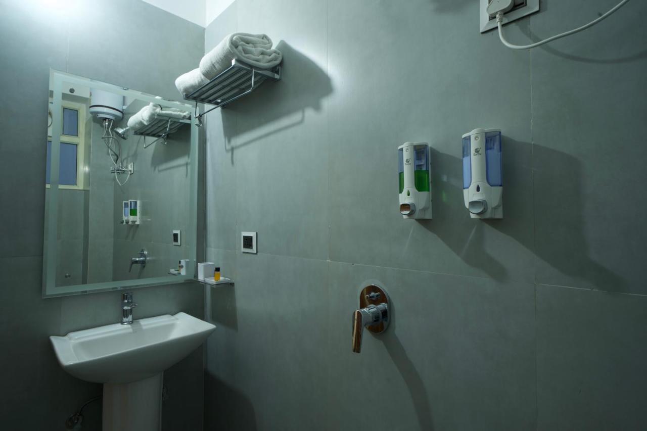 Dolphin Club Hotel Chinhat Екстериор снимка