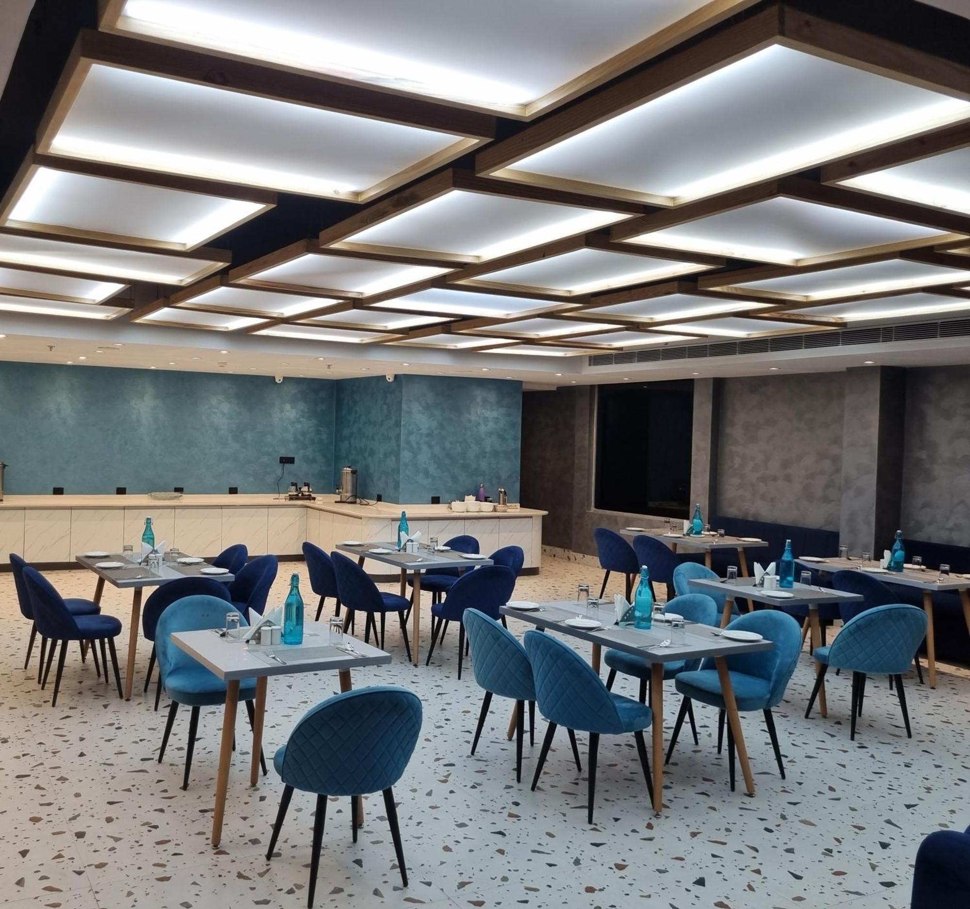 Dolphin Club Hotel Chinhat Екстериор снимка