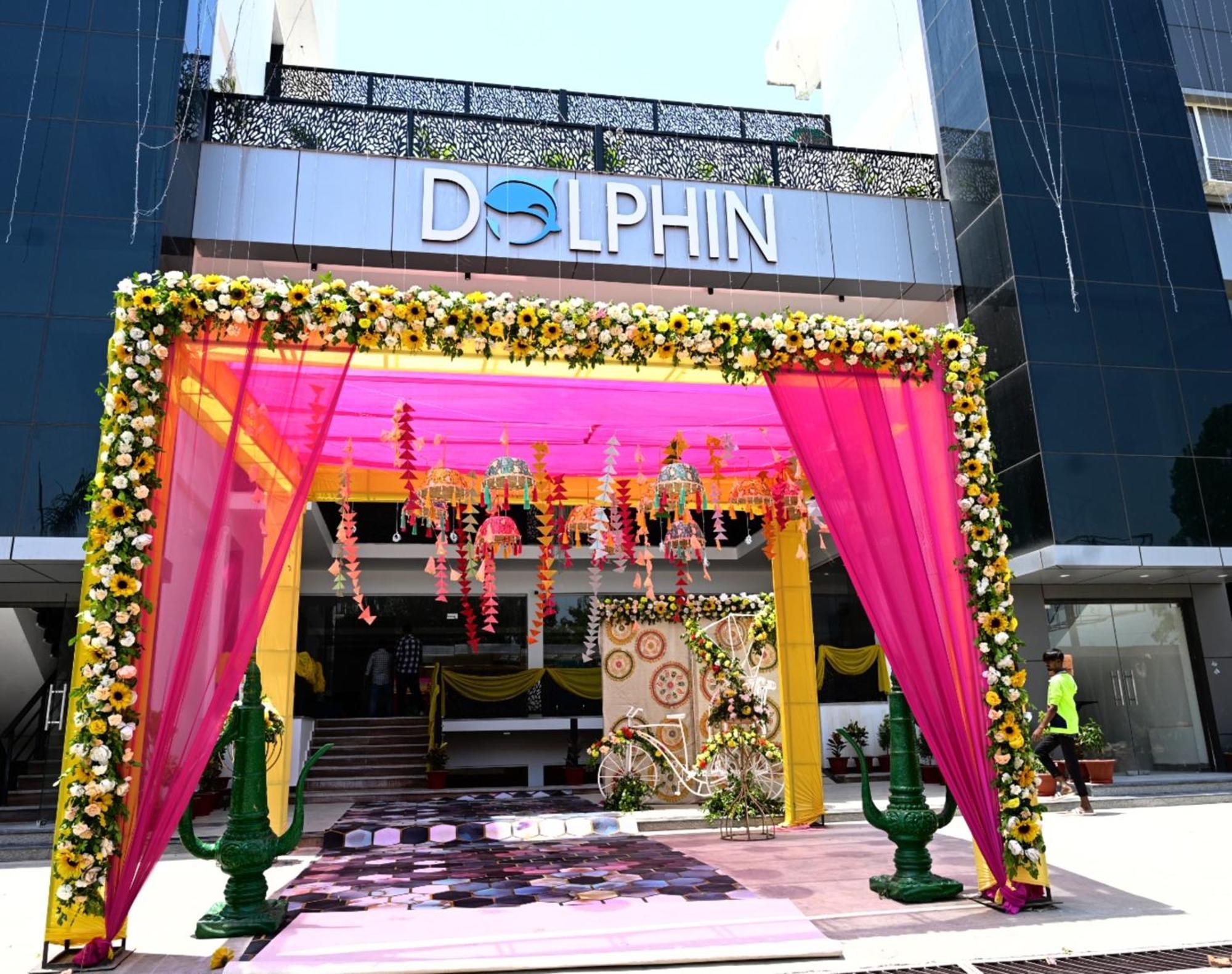 Dolphin Club Hotel Chinhat Екстериор снимка